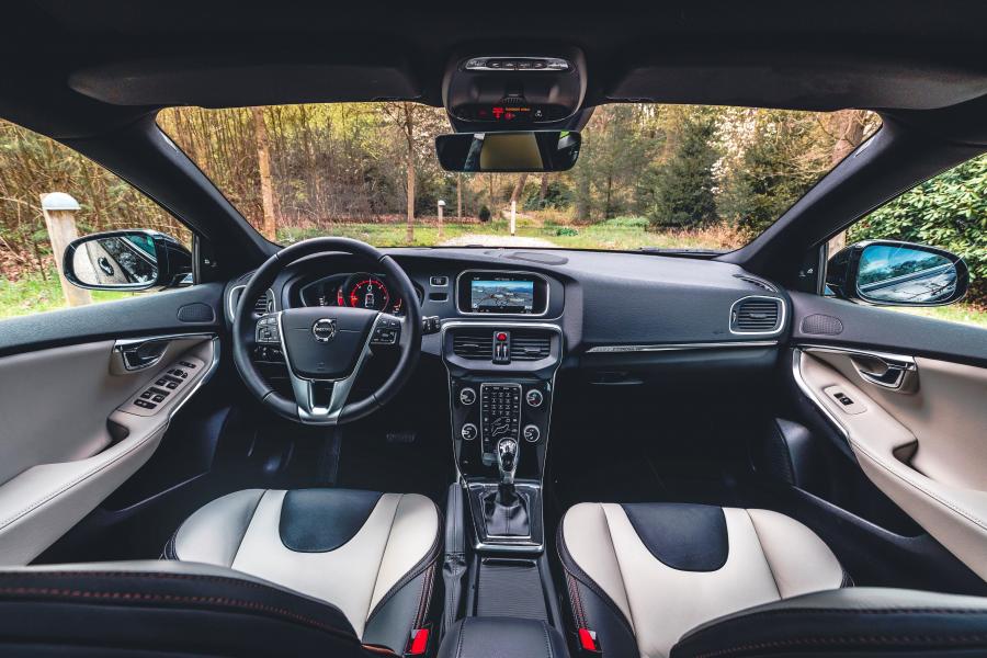 Торпедо Volvo V40 D4 Cross Country 2016 года  (WW) (фото 2 из 11)